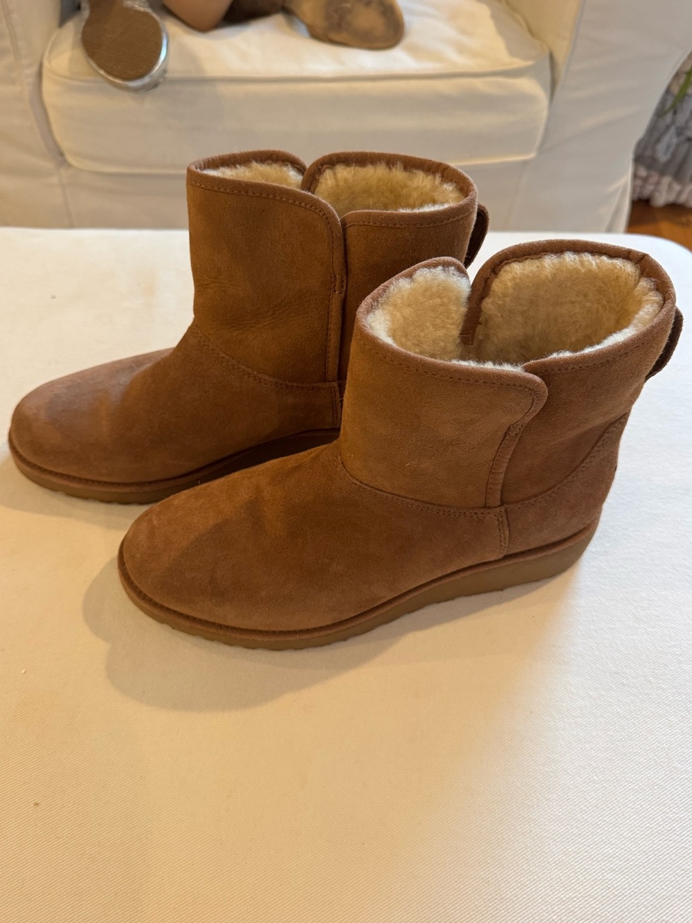 Ugg Kristen Chestnut Suede Shearling Lined Booties 8.5 like new